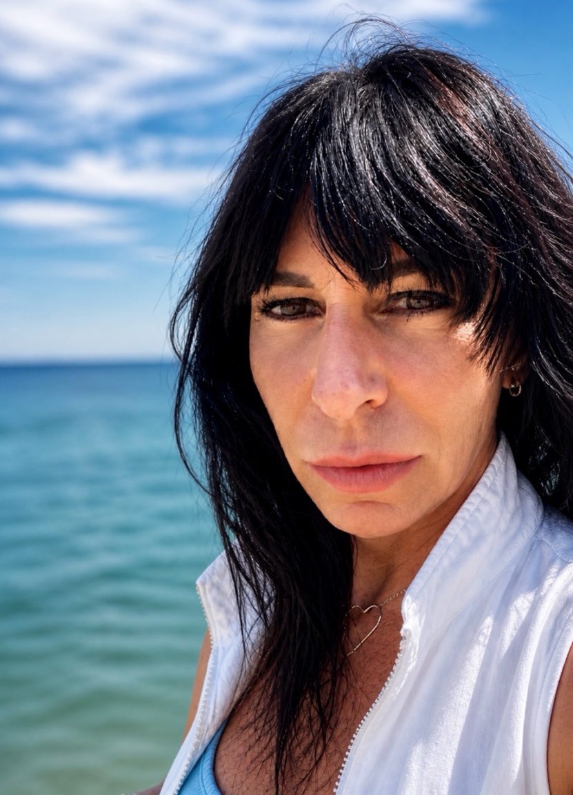 lasusanna tweet media