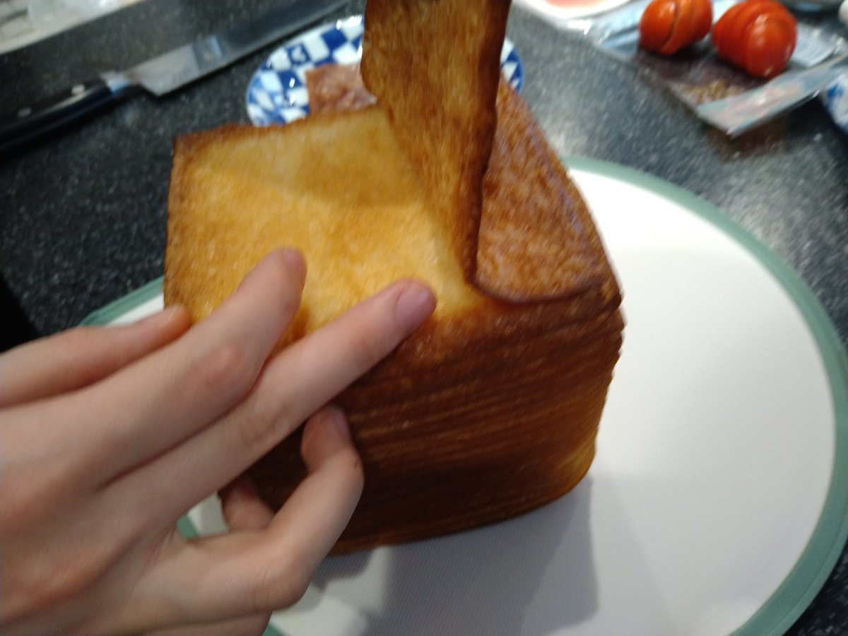 Shizuoka_Relive's tweet photo. ロイヤルパインズホテル浦和の
めくるクロワッサン食パンリーヴルをいただいちゃいました🌟🌟🌟
内田シェフ Es ist ausgezeichnet😋 https://t.co/N3SMaJo7qC