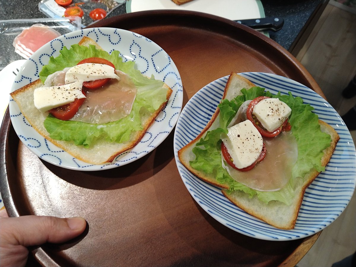 Shizuoka_Relive's tweet photo. ロイヤルパインズホテル浦和の
めくるクロワッサン食パンリーヴルをいただいちゃいました🌟🌟🌟
内田シェフ Es ist ausgezeichnet😋 https://t.co/N3SMaJo7qC