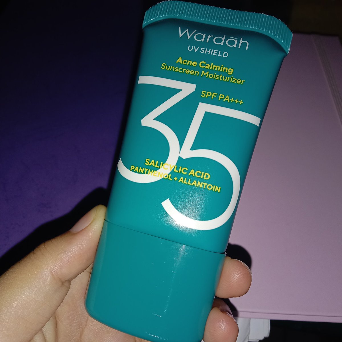 chocoxyz12's tweet photo. @womanfeeds_id aku rekomen bgtt wardah acne calm, dikulit oily+jerawat ini super duper nyaman, krn ada panthenol ny jg jd bisa bikin calm jerawat
https://t.co/ffhO00MWvp https://t.co/CXoWpOftRg