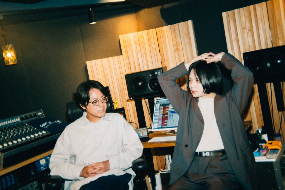 ototoy_info's tweet photo. 【#インタビュー】
『CULTURE DRUG ORCHESTRA』ができるまで──対談：笹川真生 × エンジニア・池田洋 

サウンドに潜む謎を探るべくエンジニアの池田洋を招き、対談を実施しました🎧

🔽記事はこちら
https://t.co/TvICsao1Kk

@huyuyasumi_ 
@maosasa_info 
@hmc_studio https://t.co/wAs4rwbfvA