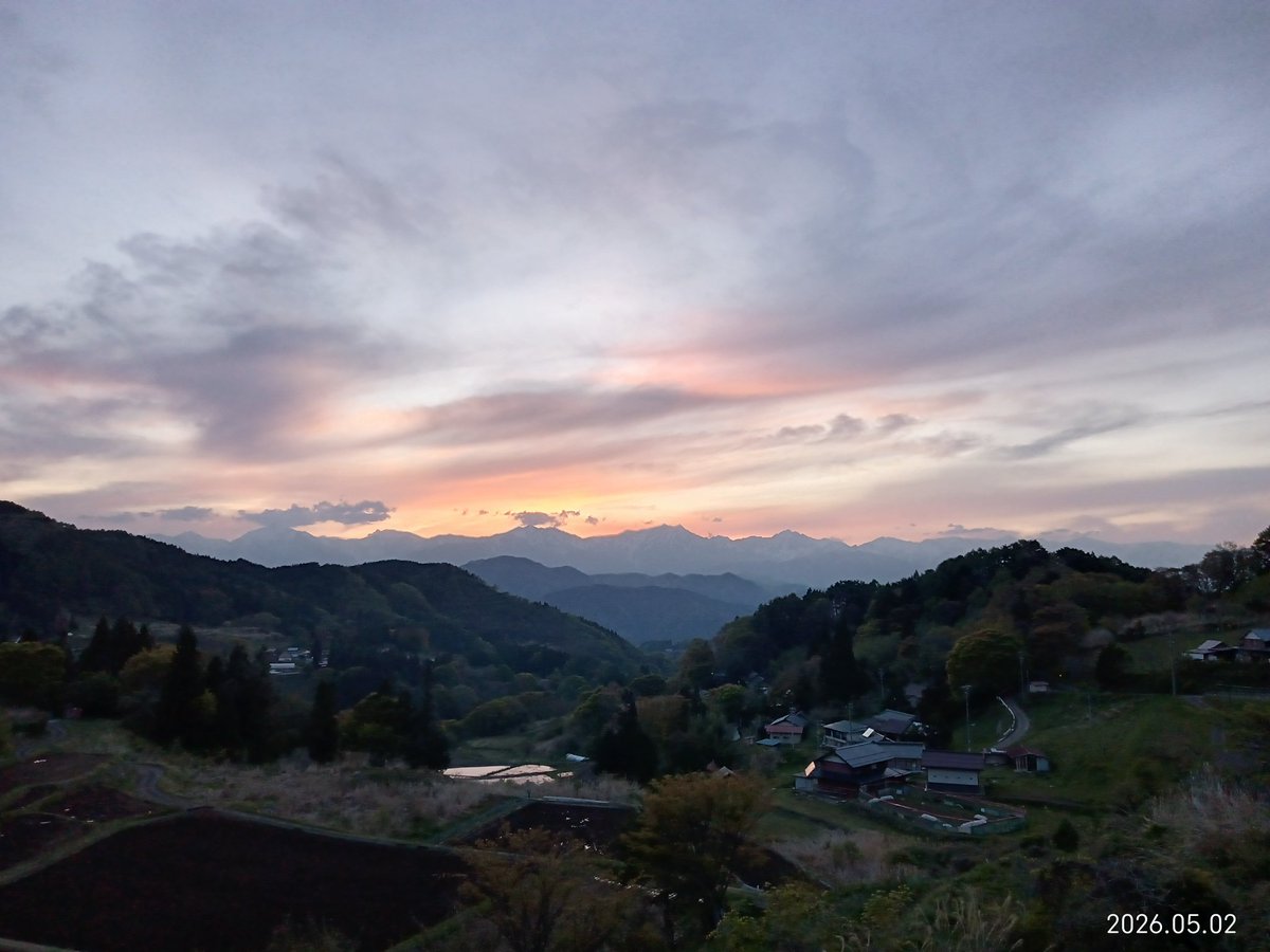 defmap's tweet photo. 長野市のマチュピチュ？

大岡温泉から
北アルプス https://t.co/KwDWRGCCxx