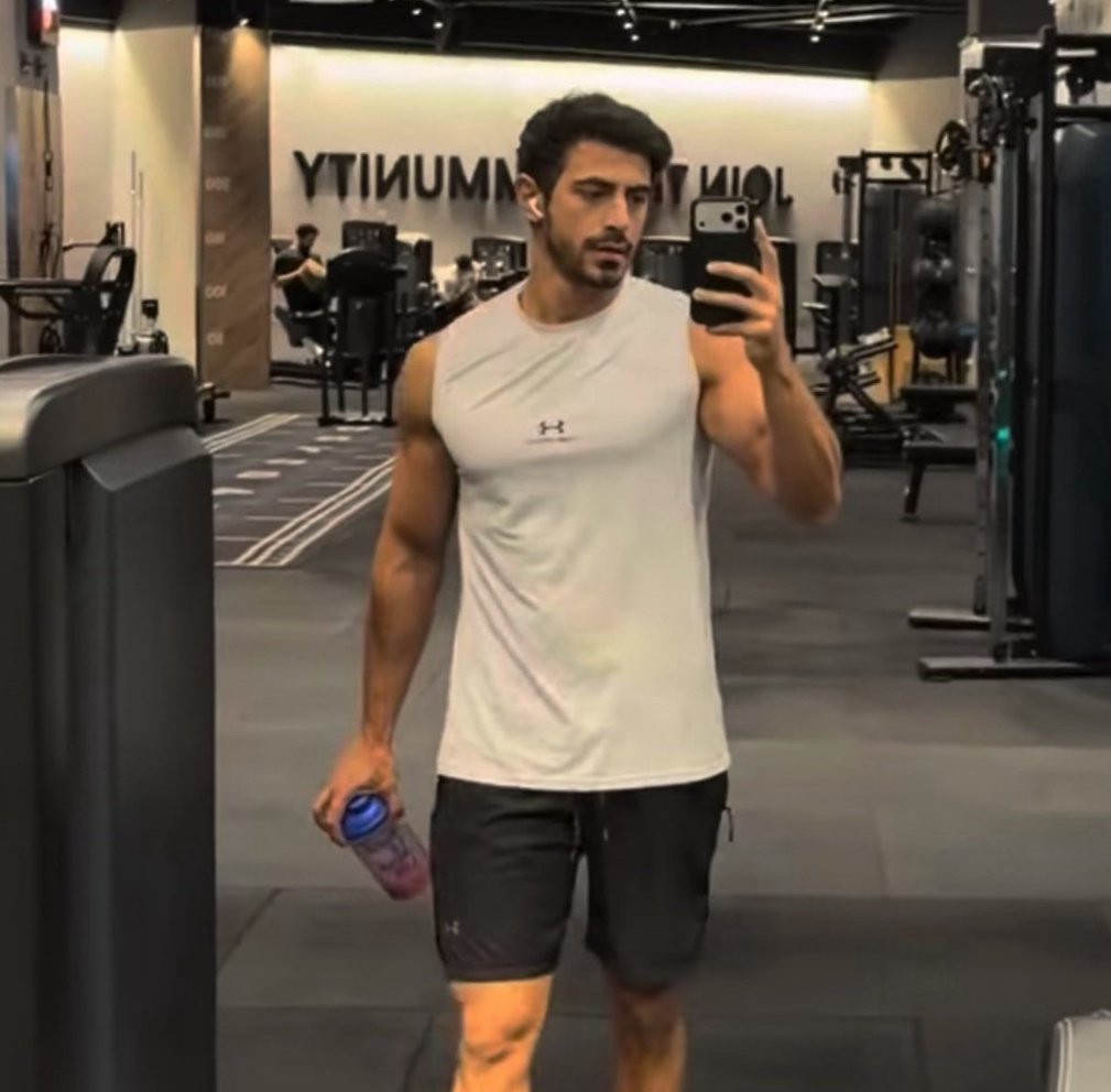 idcyaaaar's tweet photo. THE FACT THAT EMIN INCLUDED ALL IMPORTANT THINGS IN HIS VLOG — WORK, GYM, HIMSELF AND HIS GIRL 😣 BRO REALLY CLAIMED HER AGAIN FOR THE 1000TH TIME 😭😭😭 https://t.co/QGISX8iBOY