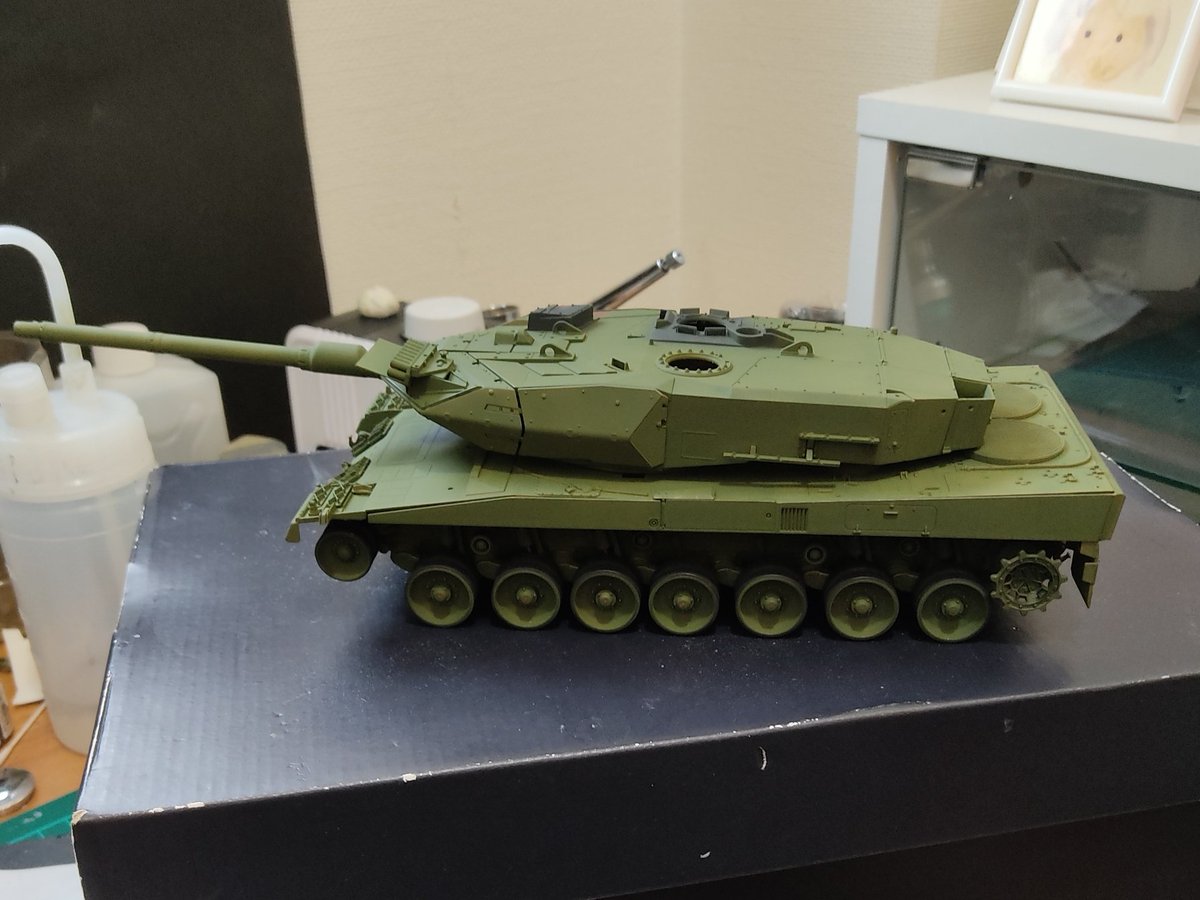 tshblitz's tweet photo. #タミヤ #Leopard2A6 1/35
迷彩塗装前。NATOグリーンです。
デカい。 https://t.co/dbVQVXWvgz