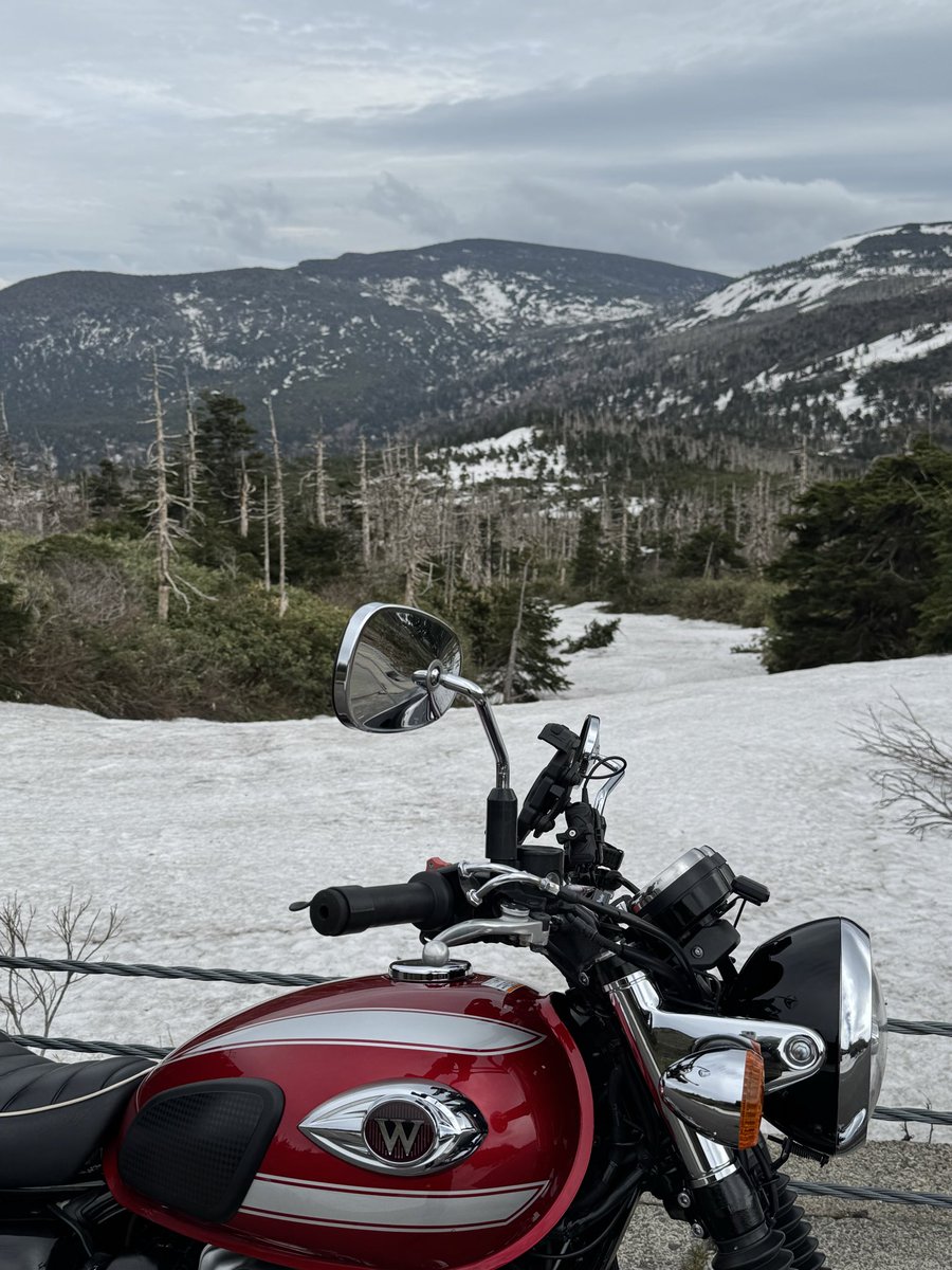 you_W800's tweet photo. 蔵王エコーライン
お釜は渋滞が酷過ぎて早々に断念 https://t.co/qW4iolABWp