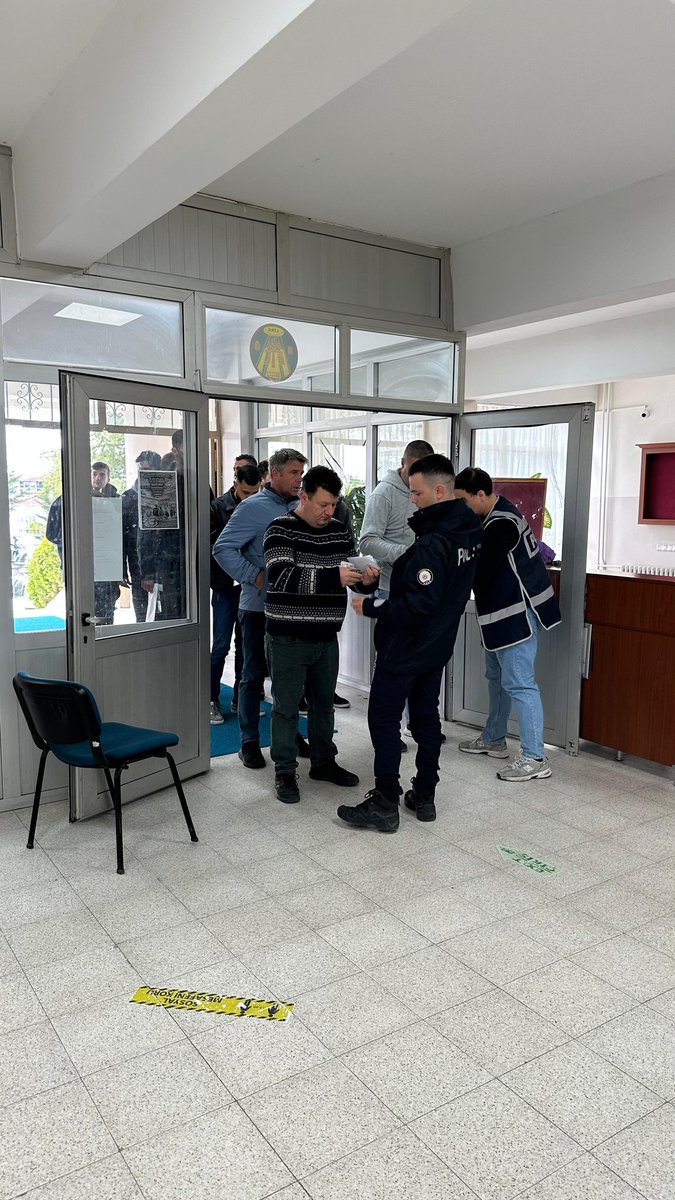 EGMozelguvenlik's tweet photo. Başkanlığımız koordinesinde düzenlenen ve 56.415 adayın müracaat etmiş olduğu Özel Güvenlik 120. Temel Eğitim ve 96. Yenileme Eğitimi Sınavı, bugün (03 Mayıs 2026) 81 ilimizde 8.145 personelin katılımıyla saat 10.00’da sorunsuz bir şekilde başlamıştır.

@TC_icisleri 
@EmniyetGM https://t.co/CCT1cwYz1B