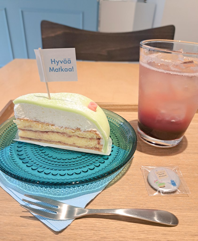 yk_kotonoha's tweet image. HyvääMatkaa(ヒュバマトカ)🇫🇮
@表参道

🎊4th Anniversary✨

🍰プリンセスケーキ←これ目当て❗
ジャムとクリームが挟まれたスポンジと生クリームがふわふわで優しい甘さ、上の黄緑マジパンがよいアクセント
🍹リンゴンベリーソーダ

おだやかなカフェタイム😋

#北欧 #北欧雑貨 #北欧カフェ