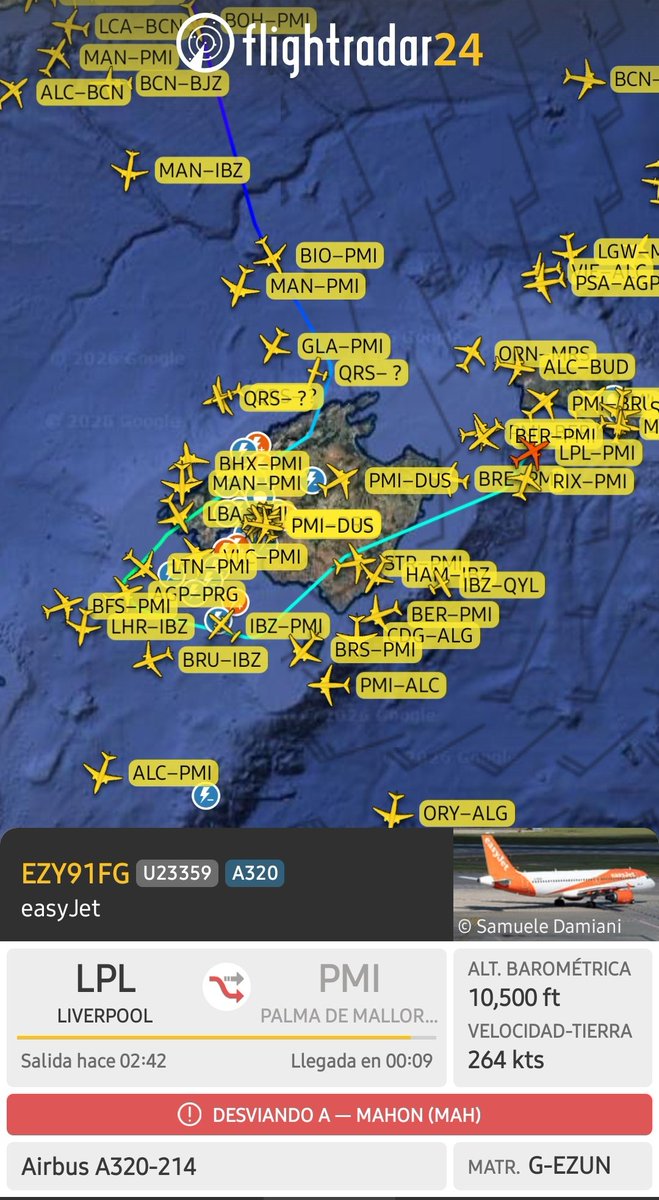 controladores's tweet image. Esperas y desvíos a aeropuertos alternativos por tormentas afectando al aeropuerto de #Palma. Demoras importantes por seguridad. 
#SafetyFirst
