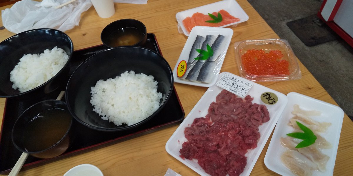→これが
←こう

のせるネタは、場内のお店の中から自分で探し出してくるびっくりする位のフリースタイルだった笑

#市場丼
#塩釜水産物仲卸市場