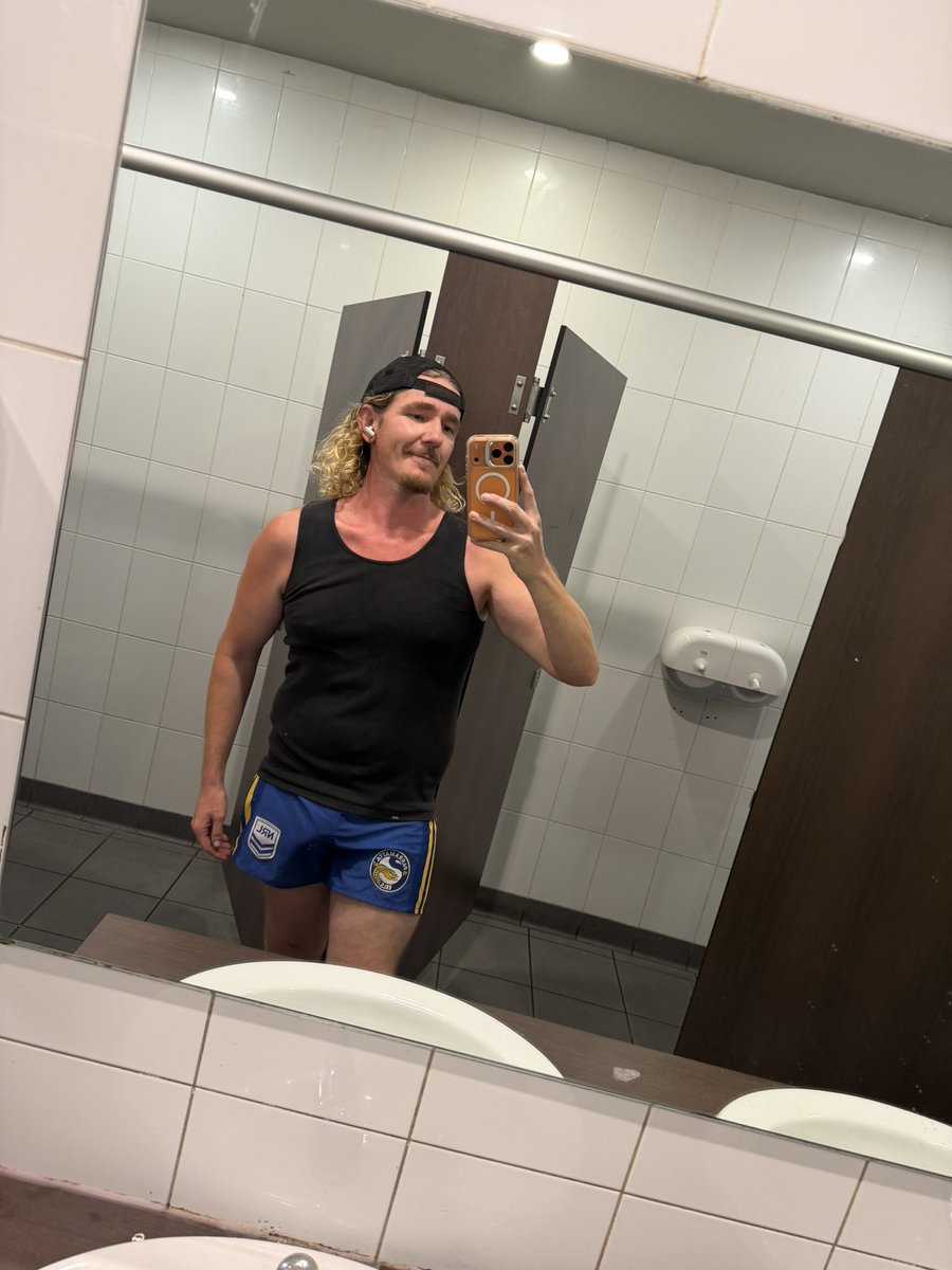 The Barefoot Bogan (18+) tweet media