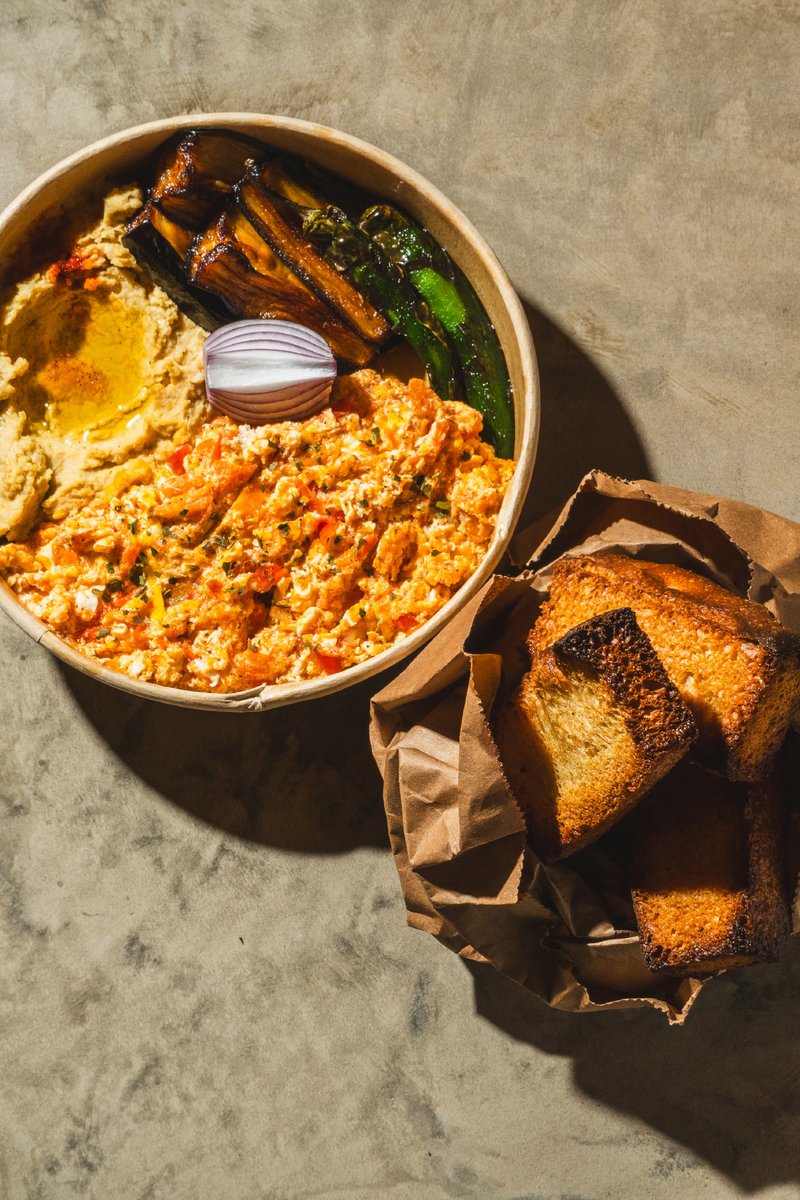 savourbakecafe's tweet image. Comfort food, the Omnivour way 🍳🌶️
Our shakshuka plate with fried aubergine &amp;amp; chilli peppers, hummus, and toast — simple, warm, and seriously good.

#Omnivour #Shakshuka #ComfortFood #BrunchVibes #AllDayBreakfast #FoodieUK #NewcastleFood #Gateshead #NorthEastFood #BrunchTime