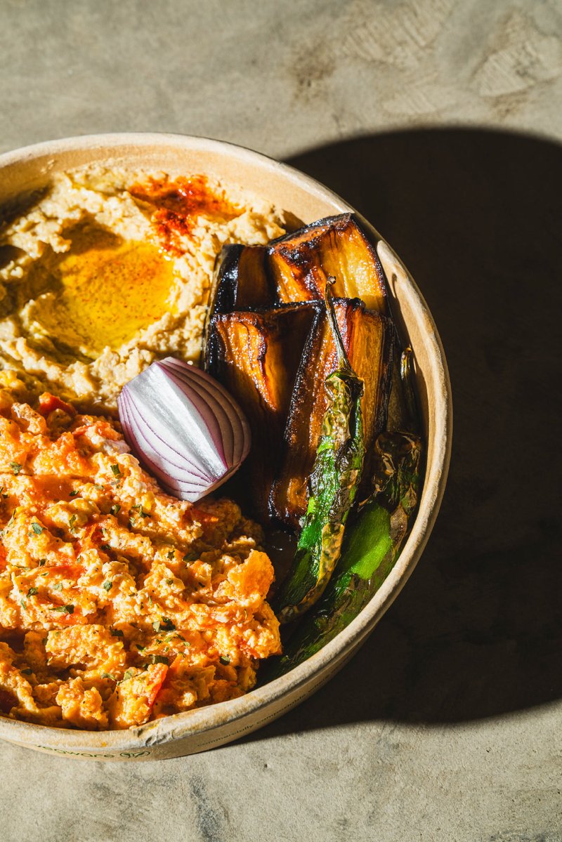 savourbakecafe's tweet image. Comfort food, the Omnivour way 🍳🌶️
Our shakshuka plate with fried aubergine &amp;amp; chilli peppers, hummus, and toast — simple, warm, and seriously good.

#Omnivour #Shakshuka #ComfortFood #BrunchVibes #AllDayBreakfast #FoodieUK #NewcastleFood #Gateshead #NorthEastFood #BrunchTime