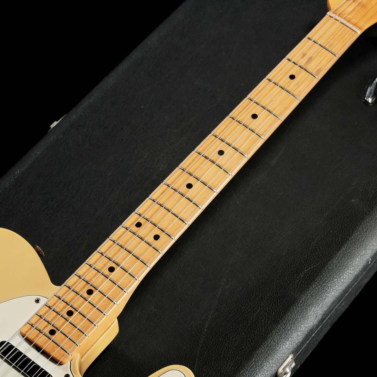 1484shibuya's tweet image. 1968年製、オリジナル度が高いFender Telecaster Blond。素晴らしいコンディションの個体です。ぜひこの機会にご検討くださいませ。
store.ishibashi.co.jp/view/item/0000…
#Fender #vintage