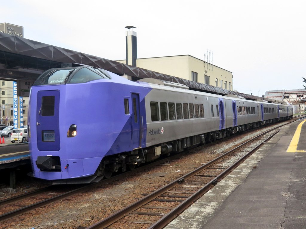 ラベンダー編成その2 折り返しのオホーツク4号は網走駅でチラッと撮っ