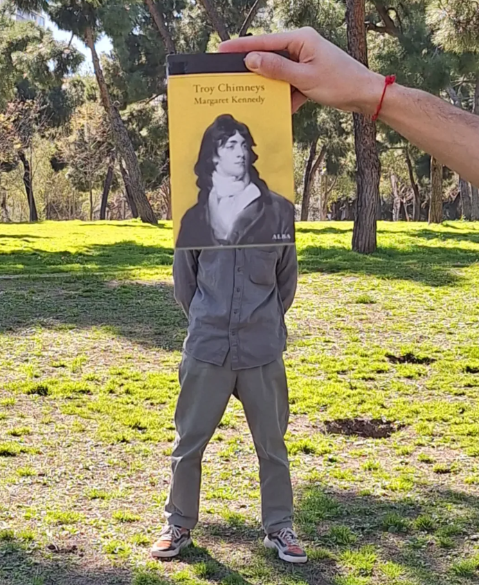 socy_es's tweet photo. 👉'Troy Chimneys' de Margaret Kennedy es una recomendación obligatoria. Ganadora del James Tait Black Memorial Prize en 1953,combina la elegancia de la época con una profundidad psicológica sorprendente.❤

#bookface #bpmrecomendamos
#recomendaciónliteraria #leeresvivir https://t.co/8rkuwTgLd7