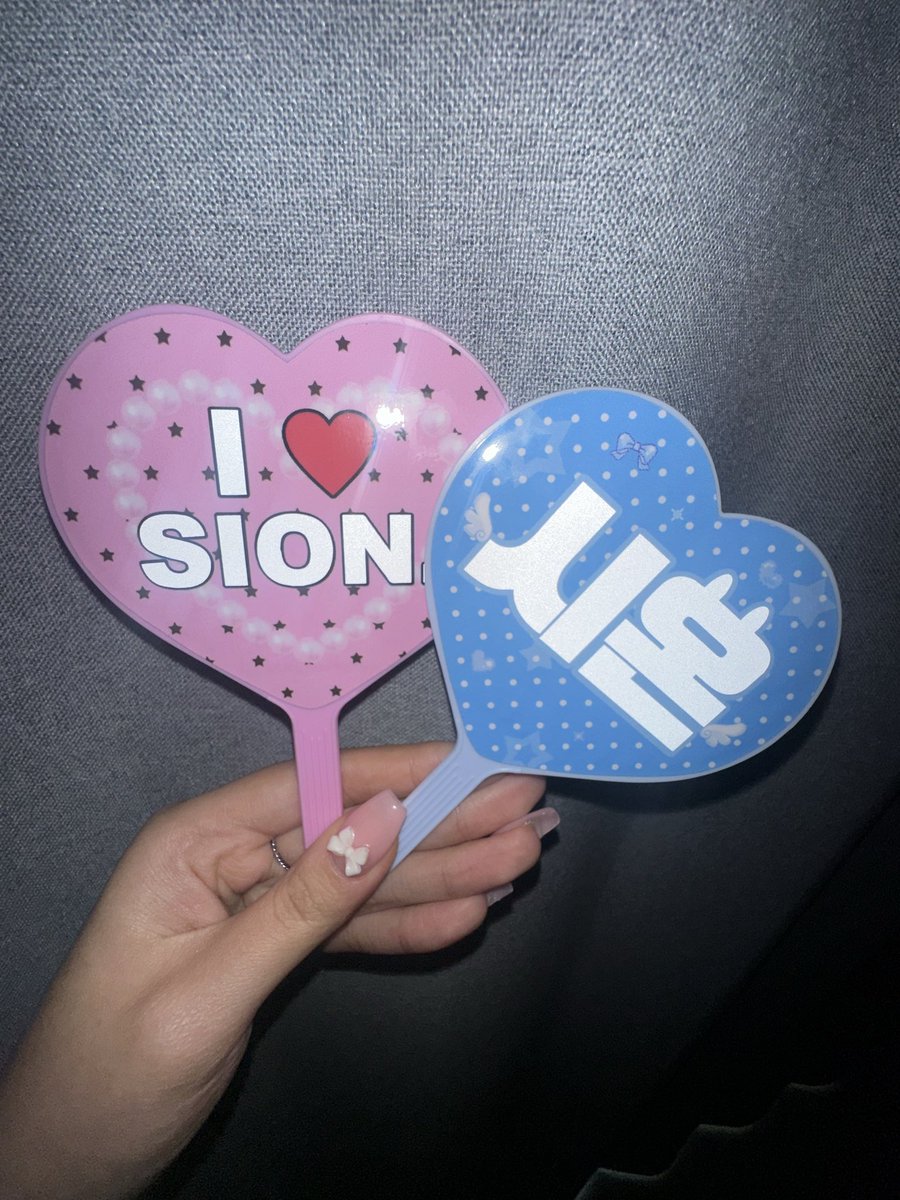 ooiision's tweet image. 시온이 생일을 기념하여..
#RT 추첨 5분께 미니우치와(랜덤!) 보내드립니다아 💗💗