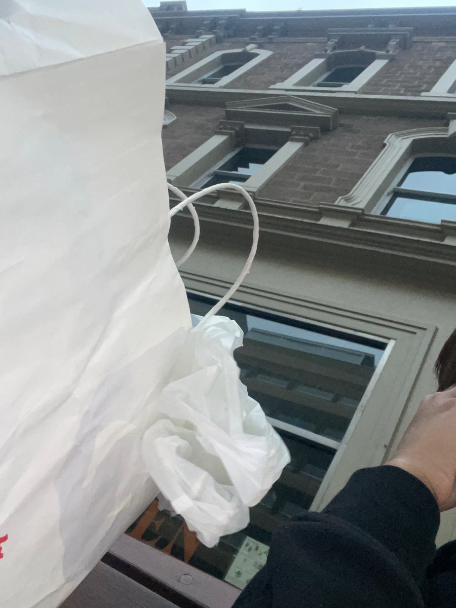 clookiepilled's tweet image. Walked 4k steps with 5kg worth of clothes on me and i finally reached my bus stop #blessed