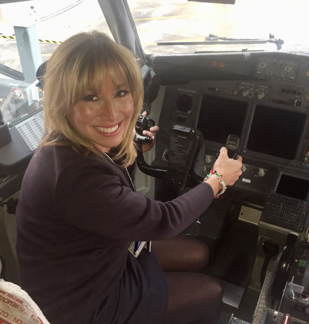RedlineAlertX's tweet image. A Southwest Airlines flight attendant is under scrutiny after a controversial social media post following the WHCD incident.
The situation is raising questions about professionalism, online conduct, and accountability in public-facing roles.

#BreakingNews #ViralPost #TrendingNow