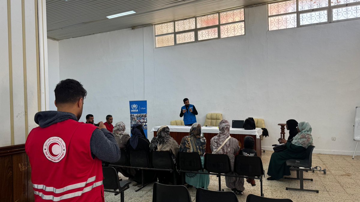 UNHCRLibya's tweet photo. أجرت المفوضية نقاشات مع اللاجئين في شرق ليبيا في الكفرة، أجدابيا، البيضاء، وطبرق بمشاركة 102 لاجئ ولاجئة شاركوا تجاربهم، ومخاوفهم، وأولوياتهم.

الاستماع المباشر يساعد على توجيه الدعم بما يعكس الاحتياجات الحقيقية.
🙏 شكرًا لـ #RDPPNA على دعم هذه الجهود

#مع_اللاجئين https://t.co/YYiUahqxBD