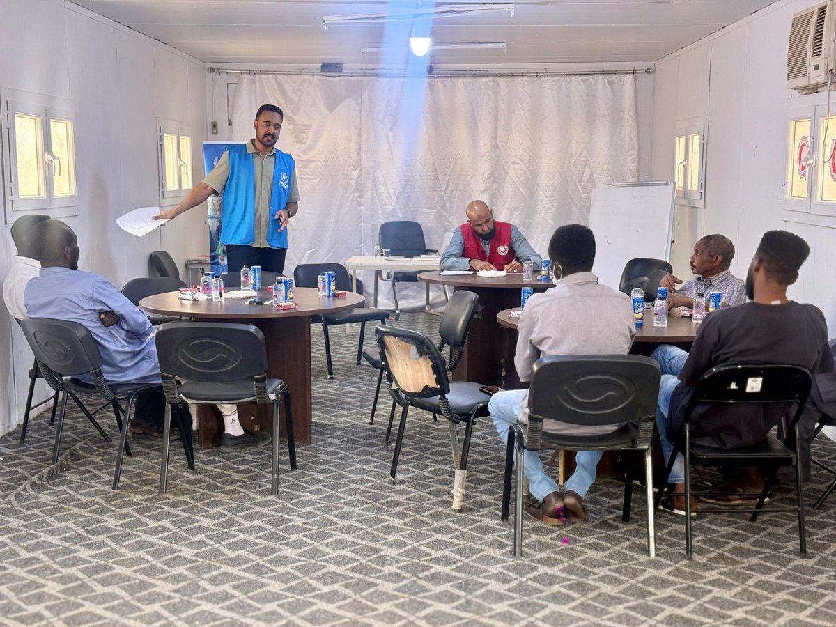 UNHCRLibya's tweet photo. أجرت المفوضية نقاشات مع اللاجئين في شرق ليبيا في الكفرة، أجدابيا، البيضاء، وطبرق بمشاركة 102 لاجئ ولاجئة شاركوا تجاربهم، ومخاوفهم، وأولوياتهم.

الاستماع المباشر يساعد على توجيه الدعم بما يعكس الاحتياجات الحقيقية.
🙏 شكرًا لـ #RDPPNA على دعم هذه الجهود

#مع_اللاجئين https://t.co/YYiUahqxBD