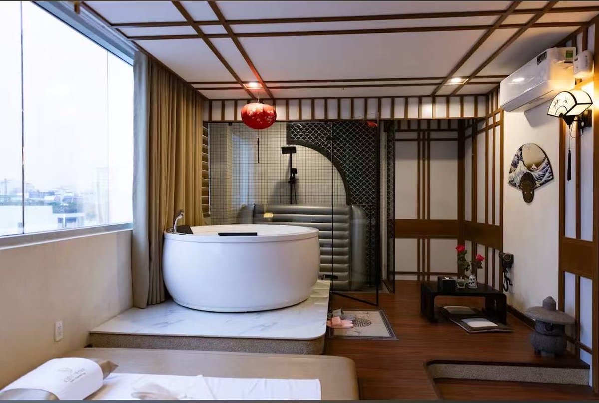 Tang202204's tweet photo. KIỀU TRINH - HIGH CLASS SERVICE（胡志明市高端半套按摩店）
• 全称：Massage Kiều Trinh
• 营业时间：24小时营业
• 定位：高端半套SPA/按摩会所，主打“High Class”私密服务，华人/外国游客为主客群
更多独家内容 关注频道不迷路。
频道链接https://t.co/p5oxPpmN3f https://t.co/NpicqO8q7J