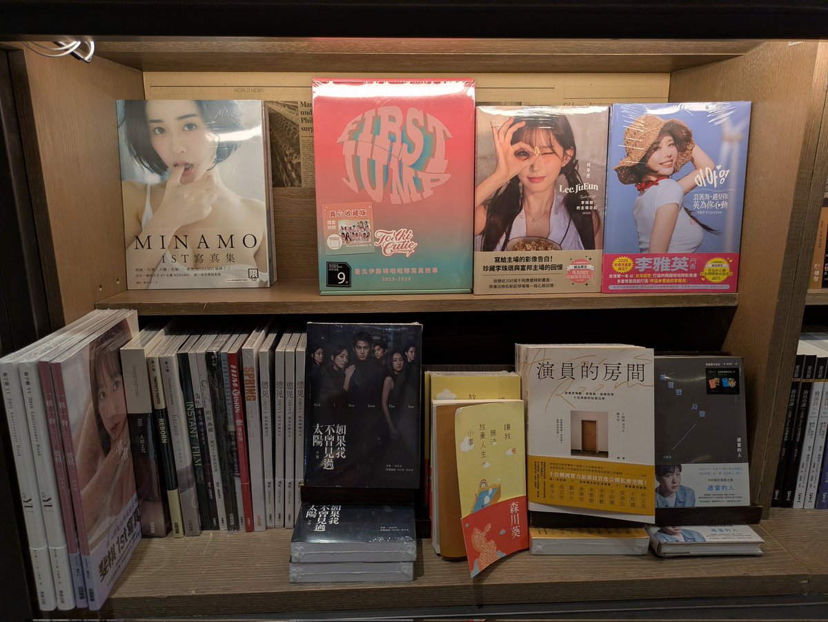 おそらく台湾最大の本屋で扱ってる写真集の棚（全部） 上の段にも一部