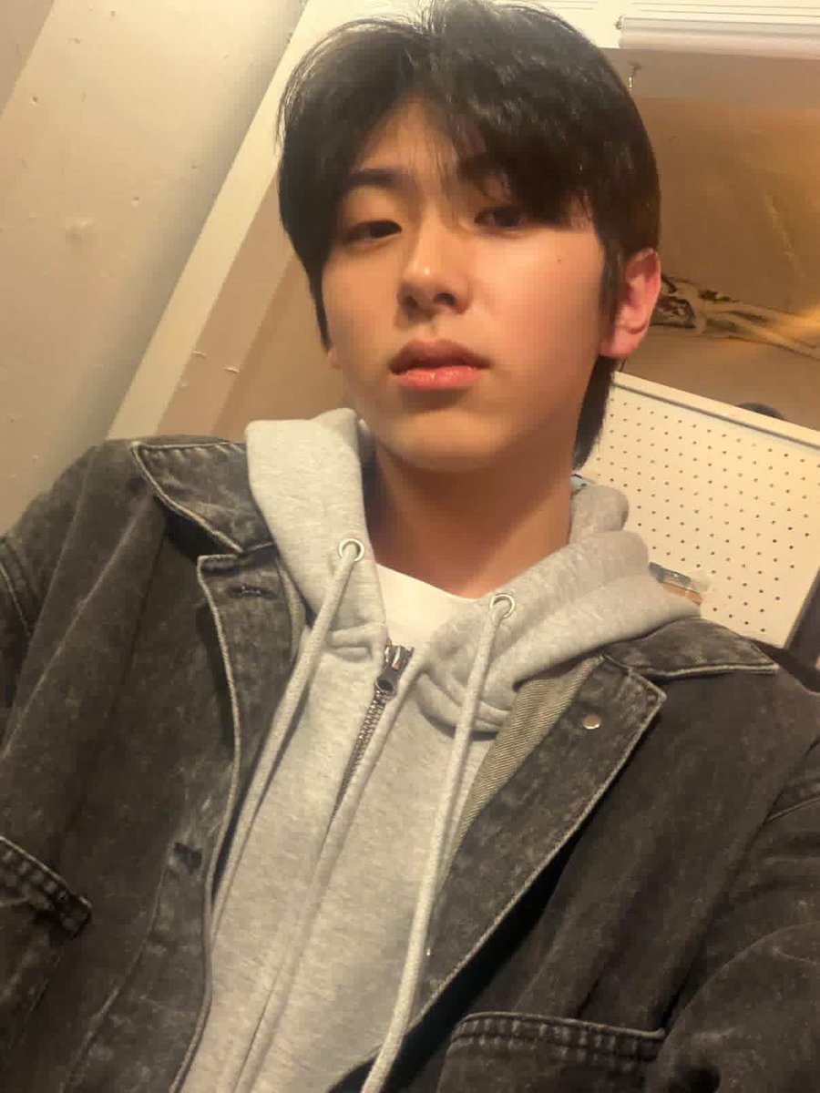 xvncz__'s tweet photo. 예전에 티친이 보내줫던 가오건우 https://t.co/F6QKgYuFMN