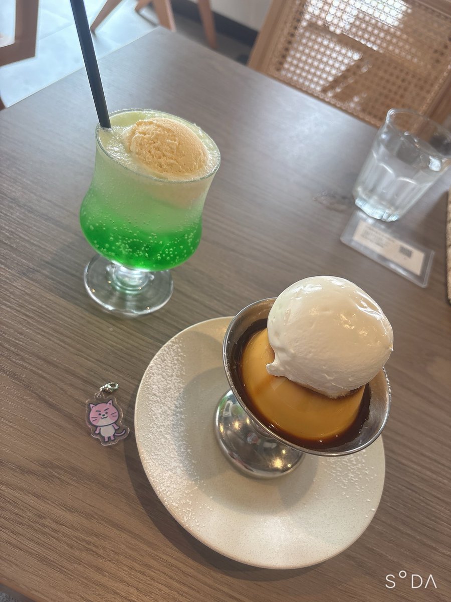 kaaaaaaa___a's tweet photo. カレイベ追加ハイタ会！
終始ニコニコ颯くんが好きすぎて余韻ひたひた中
最後まで目見て話聞いてくれてありがとう😊
次の日は念願のYouの聖地巡礼してきたよ！！カレーもプリンもクリームソーダもどれ��美味しかった！！！ https://t.co/5wE9w9m5dh