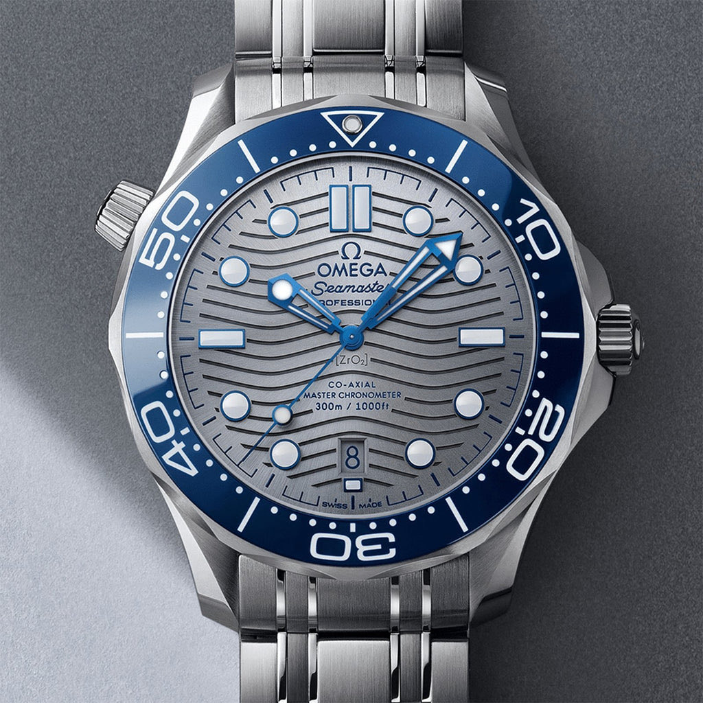 syJackaL's tweet image. Why don’t people prefer the grey dial seamaster pro 300 ? By the way i love it 🙂. #watches #seamaster #watchcollector #horology #omega