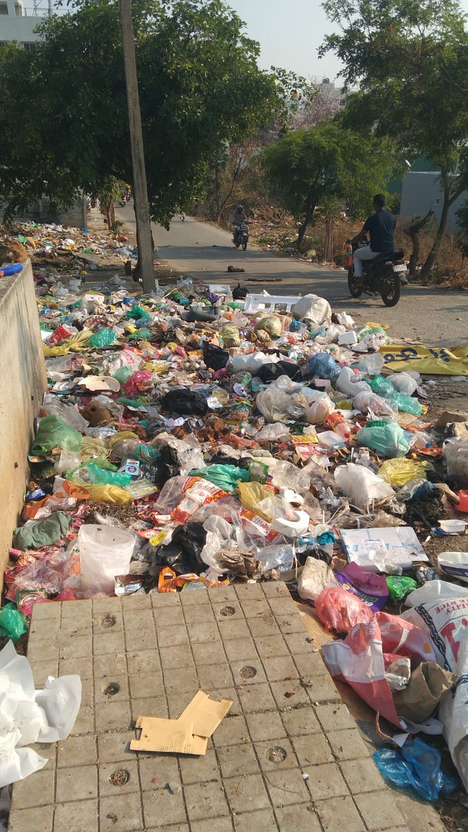 hemmigepura's tweet photo. @GBA_office @comm_blr_south border of Thalghatpura &amp; Subramanyapura ward is become no mans land both ward officers showing finger towards others who is responsible ?LIC layout Ragavendra Nagar off Kanakapura road @GBAChiefComm @osd_cmkarnataka @ChristinMP_ @TOIBengaluru https://t.co/W7S6k1OAxj