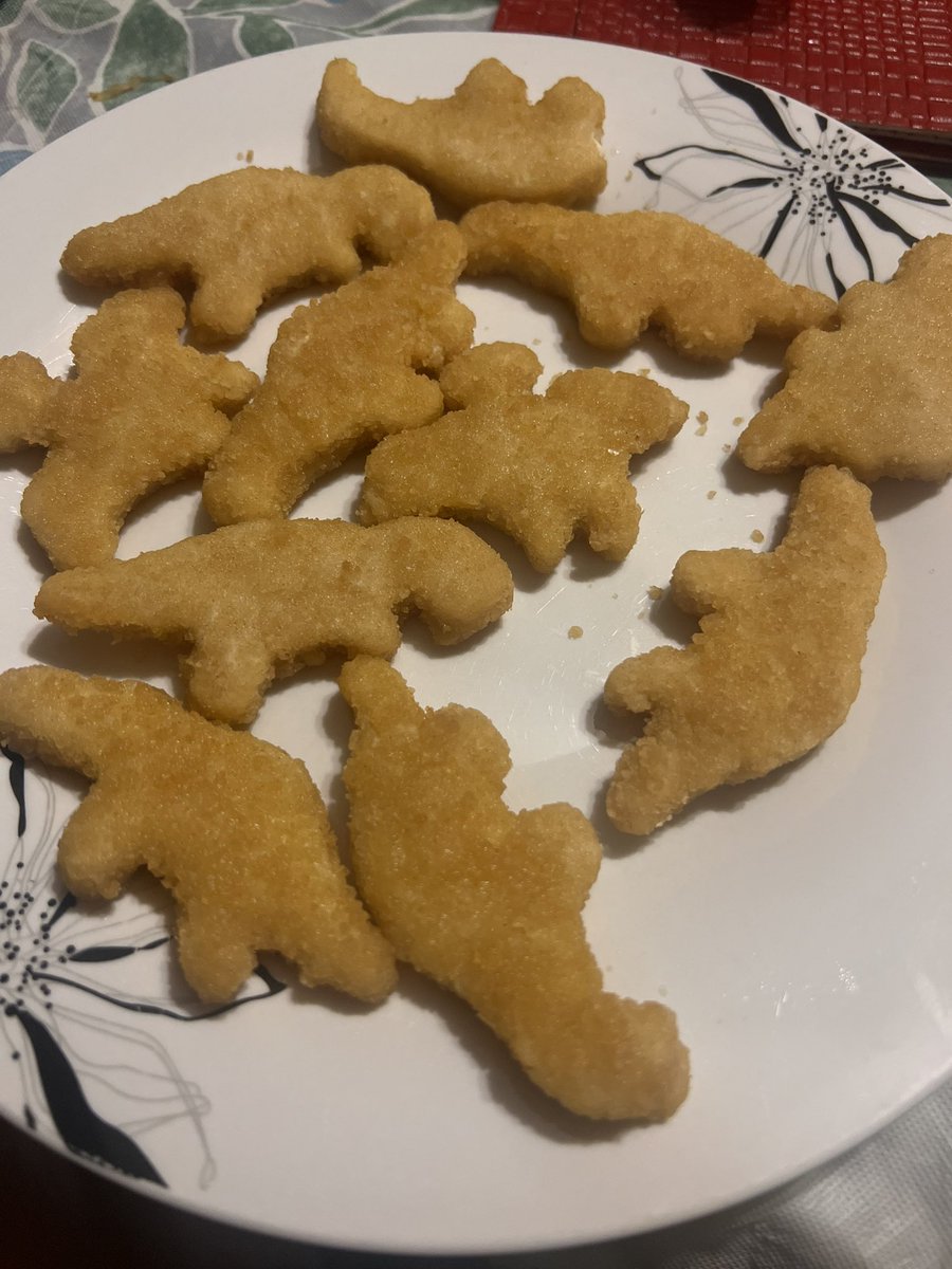 diszyo's tweet photo. Idc how old i am i love my chicken nuggies <3 https://t.co/mxR62UHRAN