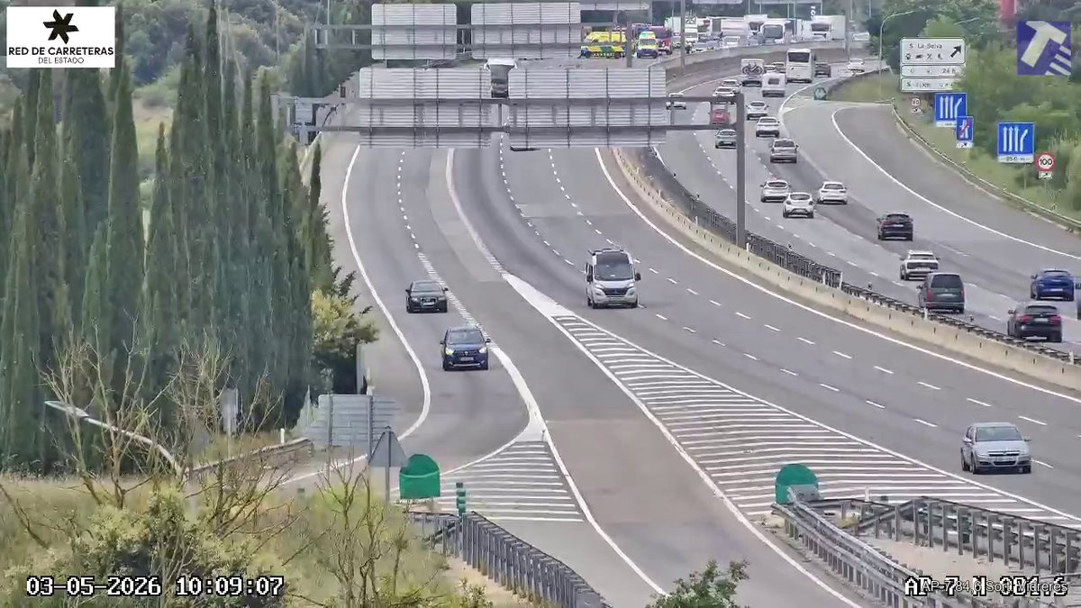 transit's tweet image. 🔴❌❌ A l'AP-7 hi ha un carril obert a Maçanet de la Selva en sentit França per un #accident. Hi ha retencions en aquest tram.