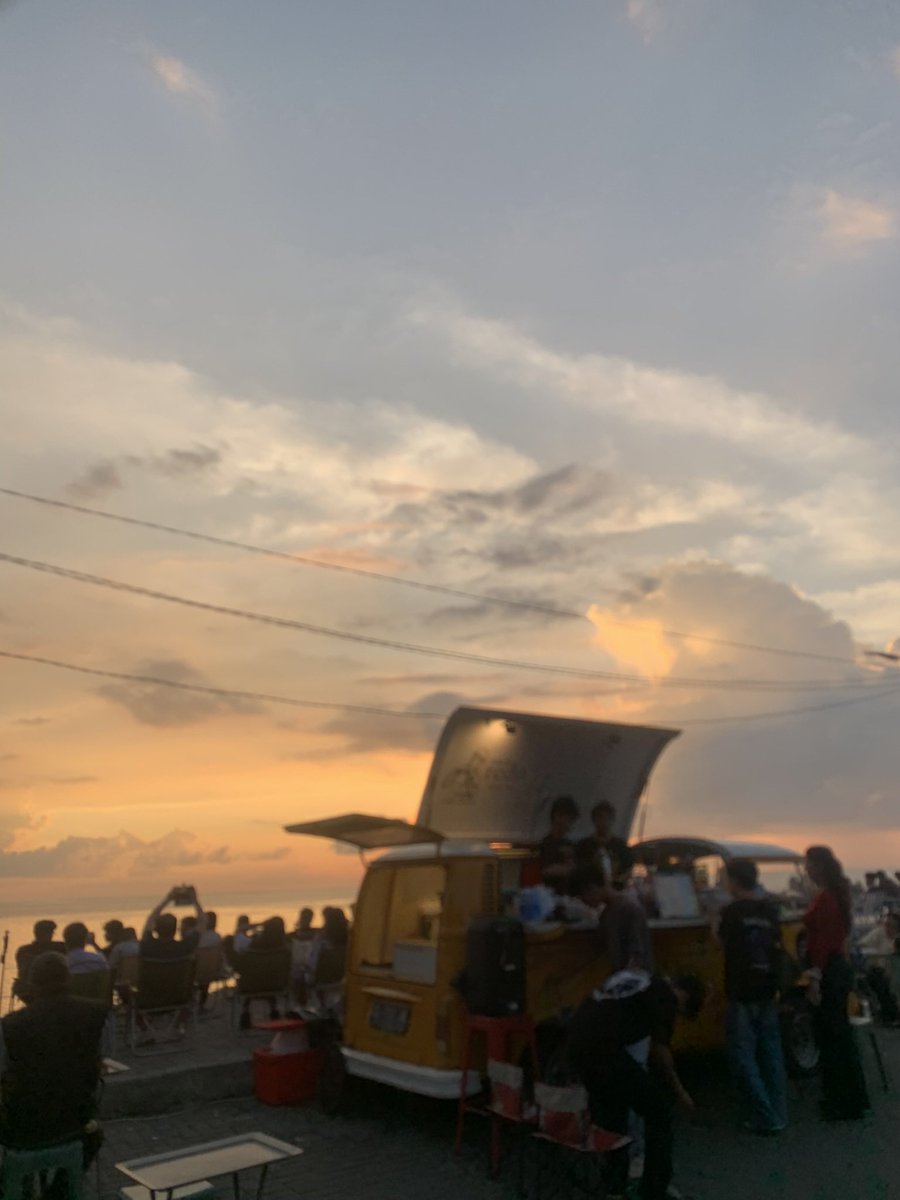 occansionall's tweet photo. my first sunset in manadoo https://t.co/WXJYS8zSrg