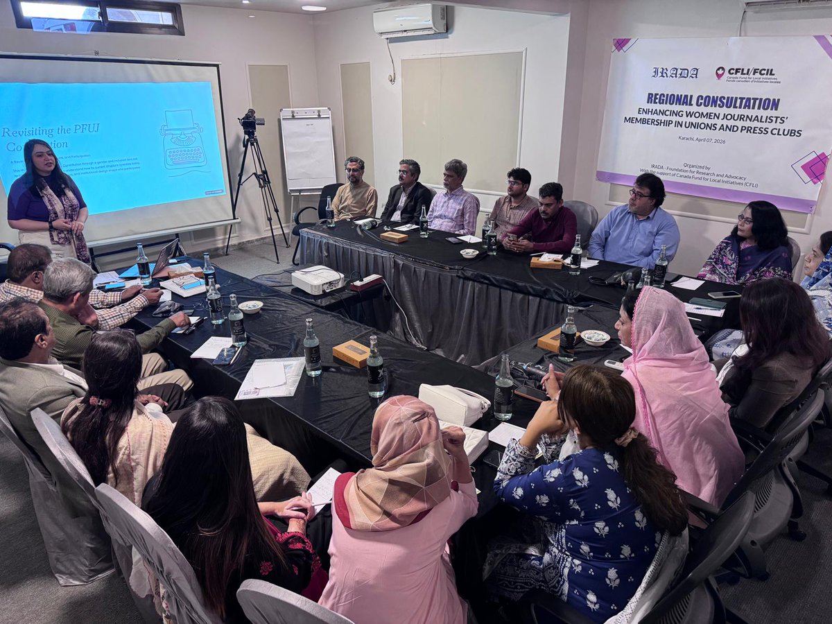 CanHCPakistan's tweet image. This year #CFLI 🇨🇦 worked with @iradaPakistan to support female voices in Pakistan 🇵🇰. 

#Training women journalists for leadership in unions, auditing newsrooms for gender gaps &amp;amp; turning research into action. #WomenInMedia

✍️ 📻 📰♀️