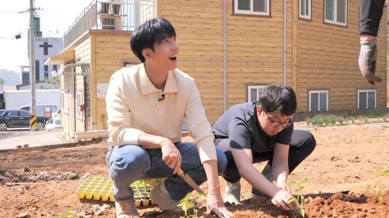 이승기, 국내 아동 지원…'동행' 출연료 전액 기부 (출처 : 네이버 연예)
#이승기 #leeseunggi naver.me/GjyG7OIj