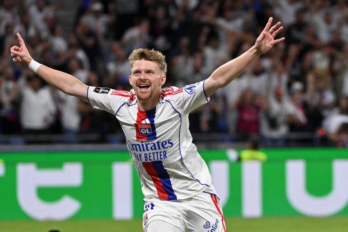 Pavel Sulc sur son choix du numéro 10 🇨🇿🎙️:

"J'ai demandé le numéro 10 pour montrer que j'avais confiance en moi. Au début le club ne voulais pas me le donner car ils avaient peur de la réaction des supporters"

"C'était le numéro d'Alexandre Lacazette et de plein d'autres