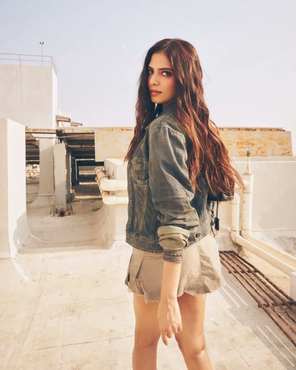 AllAboutCelebss's tweet image. Malavika Mohanan  just owned Denim Day and left no crumbs! 

#malavikamohanan #DenimDay