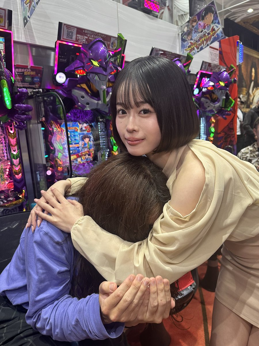 ガチ恋のMINAMOちゃんに愛に名古屋パチイベ！今日もMINAMOちゃんは世界一可愛かったぞ〜！1店舗目と2店舗目でしっかりお着替えするなもちゃん😭(写真で衣装全然映ってなくてすいません)今日も幸せにしてくれてありがとう😭また明日ね😭ささやかALT✍🏻
#MINAMOは義務教育