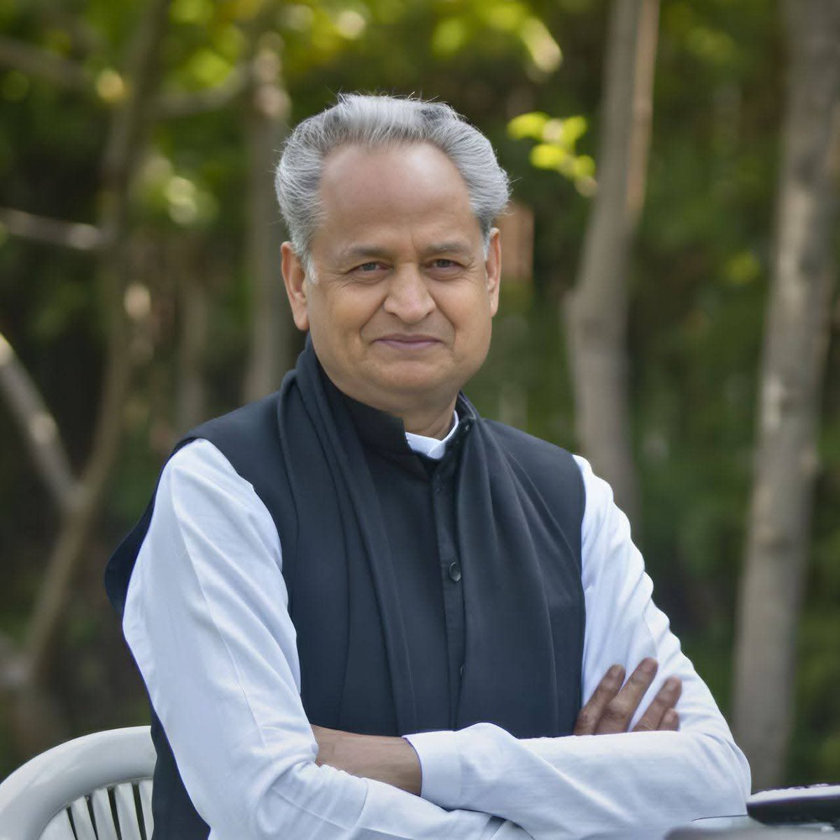 DivyaMaderna's tweet photo. राजस्थान के पूर्व मुख्यमंत्री श्री अशोक गहलोत जी को जन्मदिन की हार्दिक बधाई एवं शुभकामनाएं।

मैं ईश्वर से आपके उत्तम स्वास्थ्य, सुखद एवं दीर्घायु जीवन की कामना करती हूं।

@ashokgehlot51 https://t.co/r8EjsYWuEV