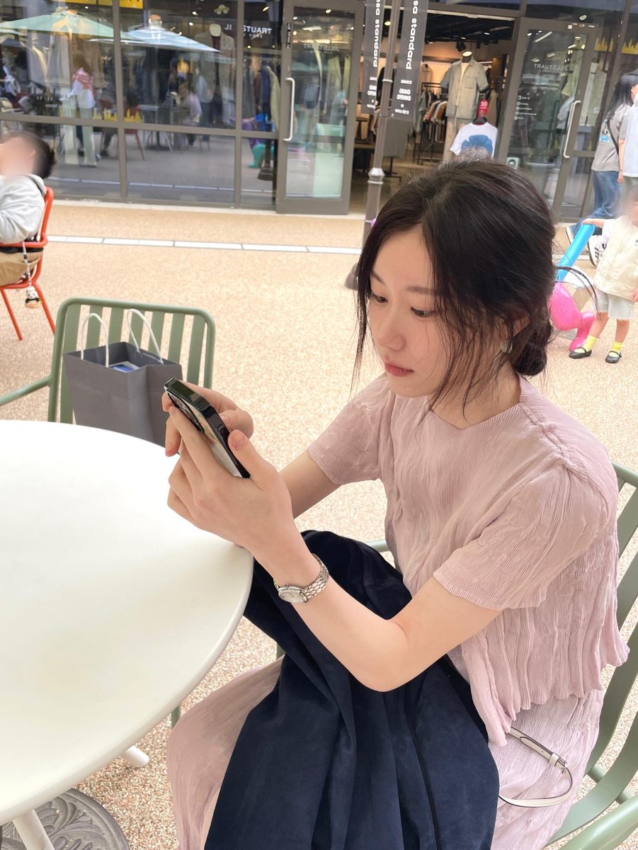 융봄 tweet media