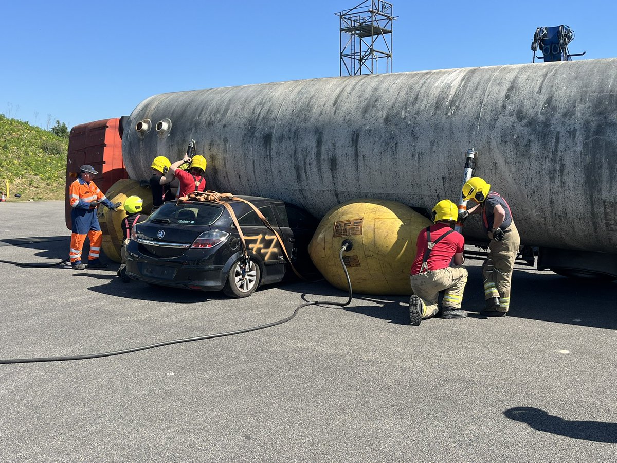 GLTechRescue's tweet photo. Day 9 GLTR Heavy Rescue Instructors Course -External Support 

USAR mod2-ND2 roll out/ FRV uplift.

Joint working, incident ground management and formalised procedures (MOU).

Thanks to Chris/ team at Burrows Recovery for their expertise and information. 

Joint ex to finish 👍 https://t.co/REvCVWY1HC