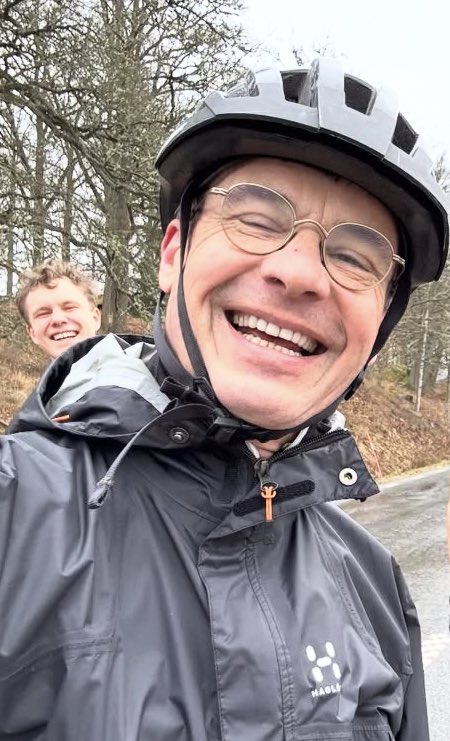 Motborgaree's tweet photo. Det som är fantastiskt med Sverige är att till och med efterblivna kan bli statsminister https://t.co/40Ba6FWVqy