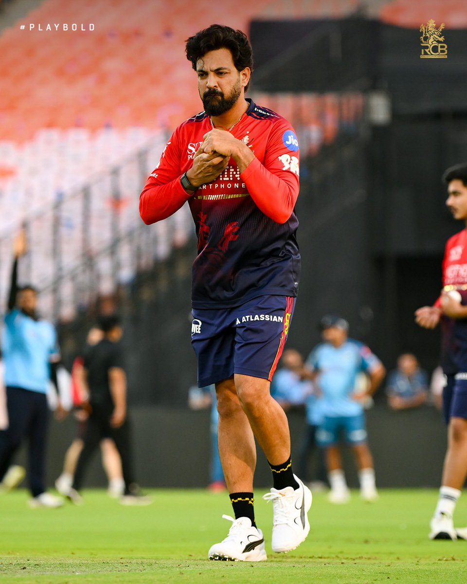 RCBTweets's tweet image. Practicing a few tricks for whenever he’s called for the show. 🎩✨

#PlayBold #ನಮ್ಮRCB #IPL2026
