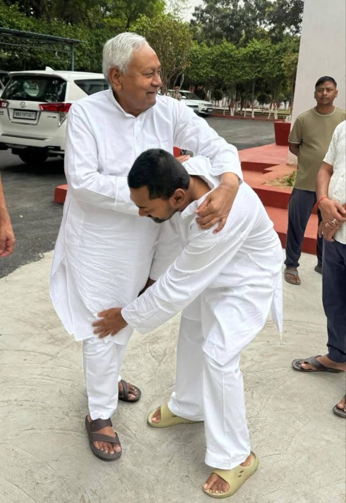 SdDurgesh's tweet image. Bihar: @Jduonline leader @Nishantjdu has entered the political arena under the mentorship of Nitish Kumar. Now, his political journey will be defined by his own capability and performance. 

#bihar #PoliticsLive #PoliticsToday #NitishKumar #NishantKumar #SadbhavanaYatra