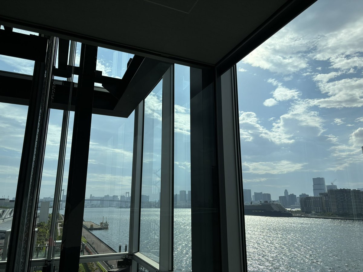 Sento_Ruki_east's tweet photo. 本日は東京都江東区のラビスタ東京ベイ内の「蒼海の湯」を訪れました！
天然温泉であり、レインボーブリッジをはじめとする東京湾を眺めながらの入浴は最高に気持ち良いです♨️
湯上がりのアイスクリームも素晴らしいです✨
とにかく癒されたい方はぜひお越しください！！ https://t.co/itf2vAuXo8