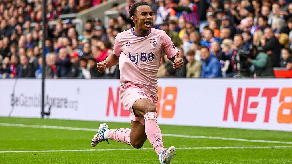 AFCFranchise's tweet image. #AFC want to sign Junior Kroupi from #AFCB. Berta and Arteta love the profile and movement could be made in the summer. Deal would be worth £70m.