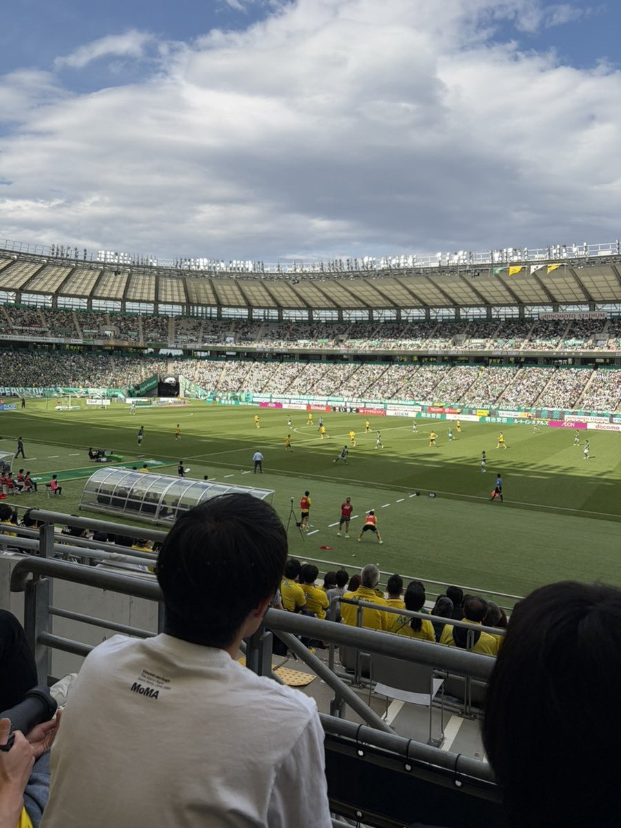 verdy_mido's tweet photo. 会社の後輩君が柏サポで、味スタ来てたから『〇〇君どこかなー』ってチャットしたら、律儀に『お疲れ様です！ここです！』って写真送ってくれて、かわいいなーって思ってたのに、試合終わって「連休明け休みます」って来てた、まずいまずい🤦🏻‍♀️

#東京ヴェルディ
#verdy
#柏レイソル https://t.co/82CGTE6zJp