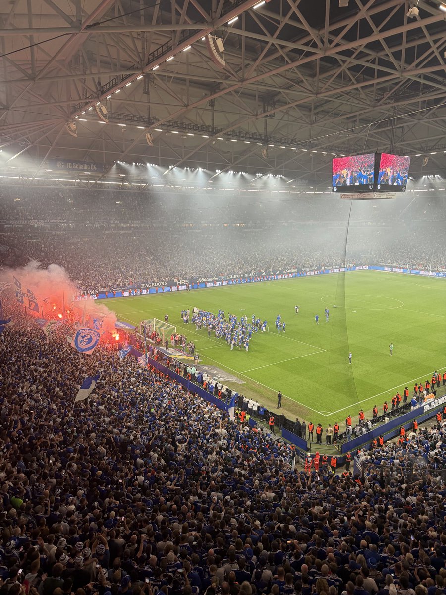 aiseslh's tweet photo. Das war kein Traum!! Wir sind Aufsteiger!! #S04 https://t.co/3XHWkjuwZF