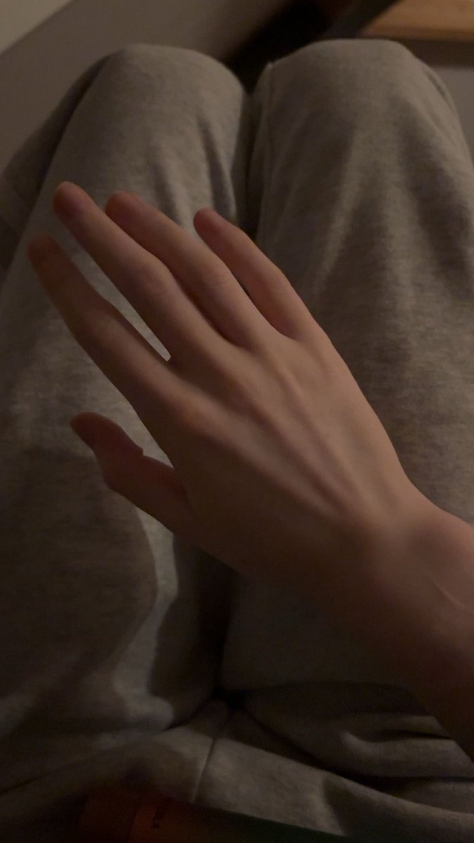 2mina2cute's tweet image. Ana hands
#ed 
#sh