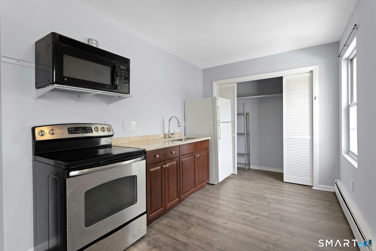 SMorrisonRE's tweet photo. 🏡 ACTIVE | 📍 614  Earl Avenue, Bridgeport, CT 06606
💲 2,300 |  🛏  2 bed  🛁  1 bath  📐 748 sq. ft.  | 0.11 acres

https://t.co/19NmYUDeDC https://t.co/npcrh0LlGF